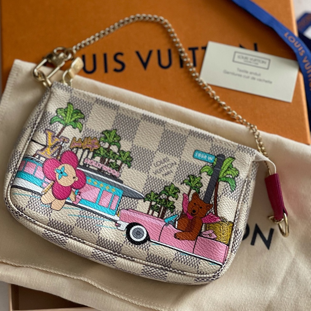 ❌SOLD❌ Louis Vuitton N60487  MINI POCHETTE WRISTLET ACCESSOIRES 2021 Christmas - Picture 2 of 9